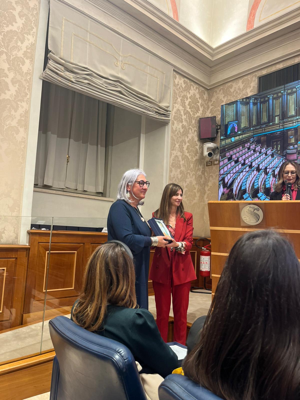 Antonella Catalano dirigente veterinaria dell’Usl Umbria 1 riceve il premio One Health Ambassador