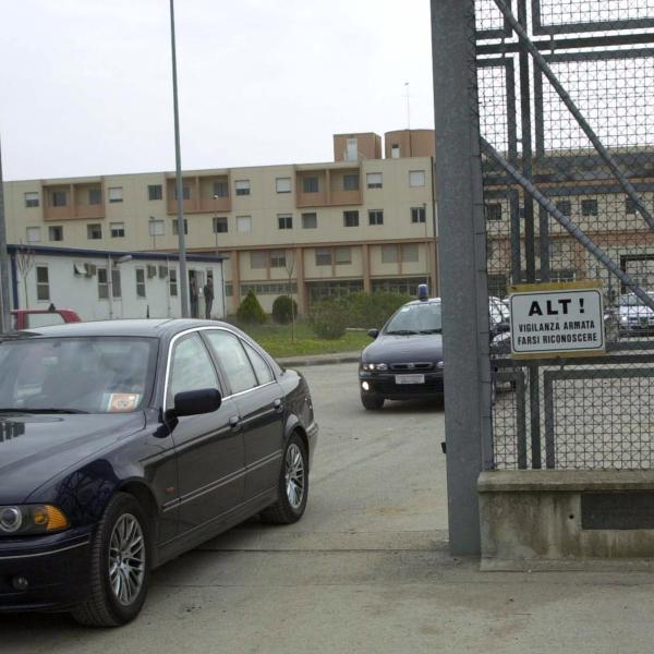 Terni: Drone con telefoni e denaro intercettato sopra il carcere, tre arresti