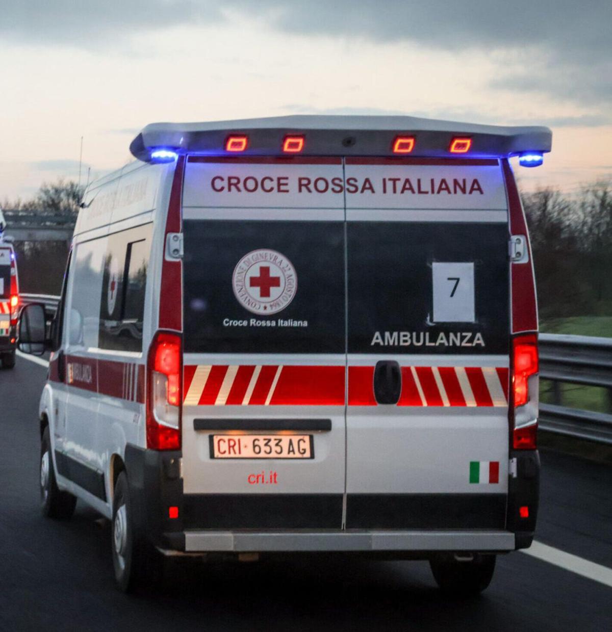 Assisi, motociclista colpisce con un casco l’autista di un bus: scatta la denuncia