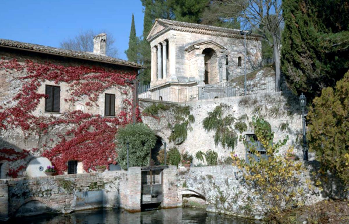 Il Tempietto sul Clitunno: storia e caratteristiche di uno degli edifici più antichi dell’Umbria