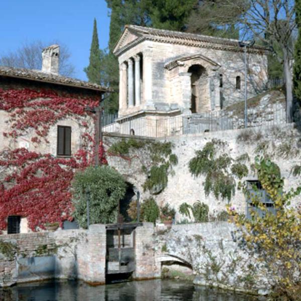 Il Tempietto sul Clitunno: storia e caratteristiche di uno degli edifici più antichi dell’Umbria