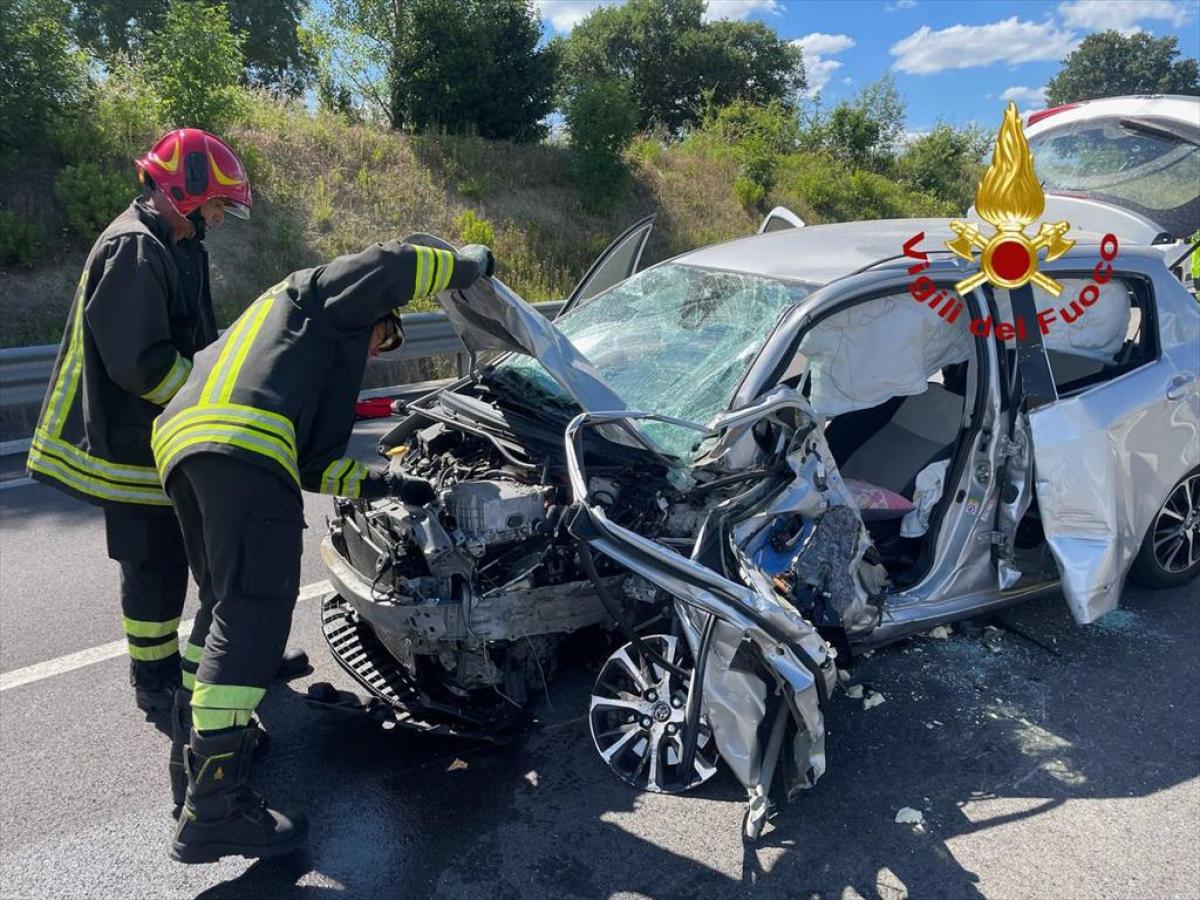 Incidente mortale sulla Statale Flaminia Nuova: perde la vita donna di 57 anni