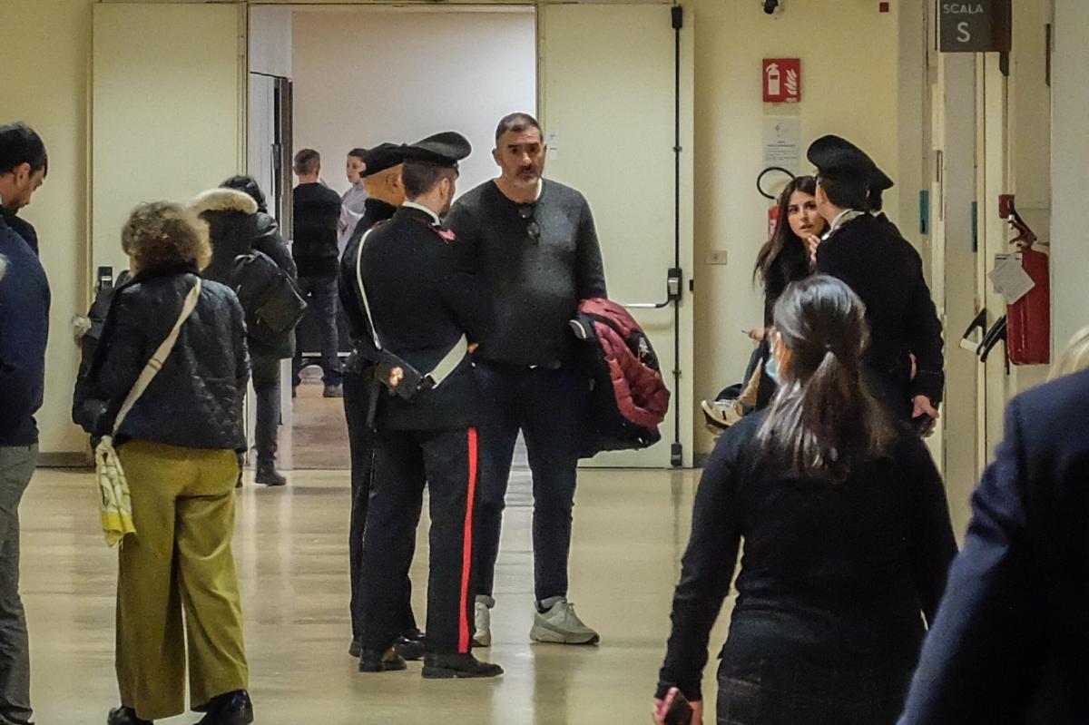 Cristiano Lucarelli pubblica una foto su Instagram e scatena la bufera