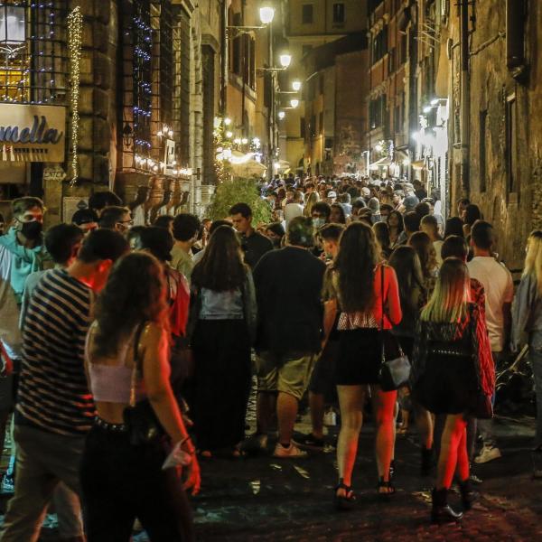 Rumori notturni a Perugia in Via Diaz: interviene la polizia locale
