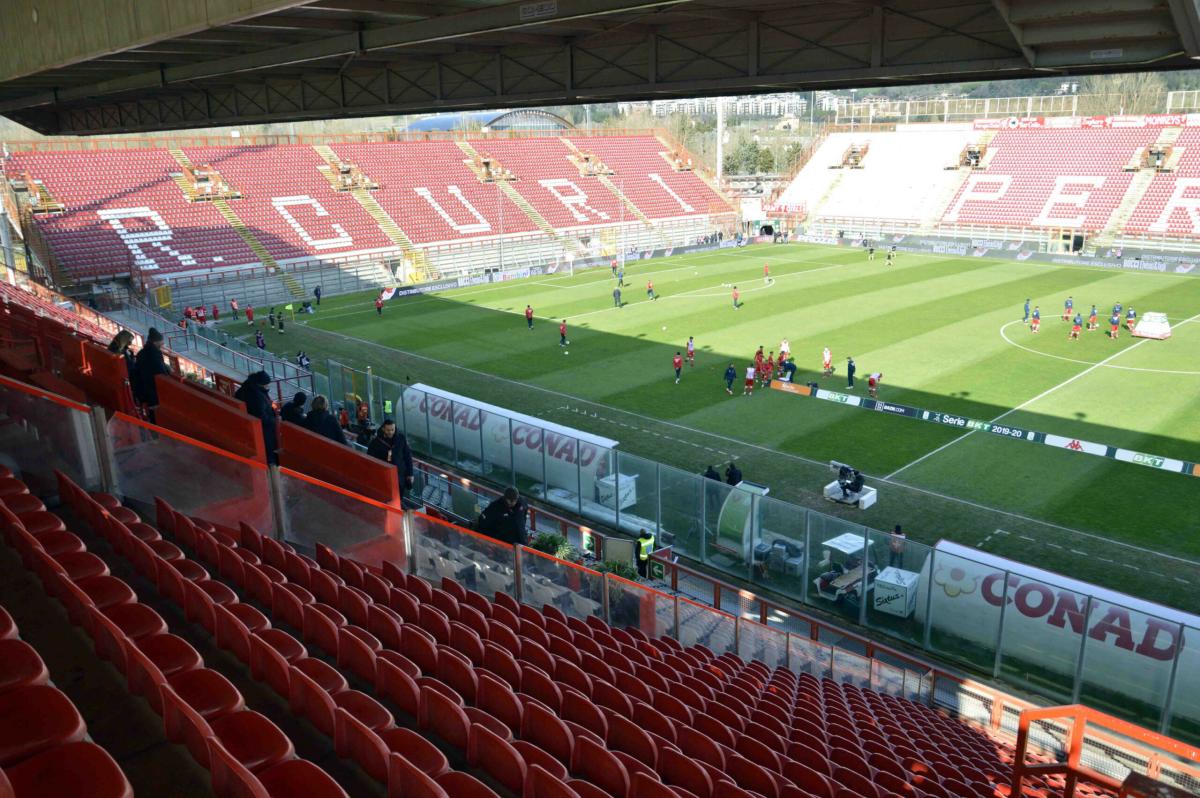 Perugia, rissa al Curi e partita sospesa: spavento tra i bambini